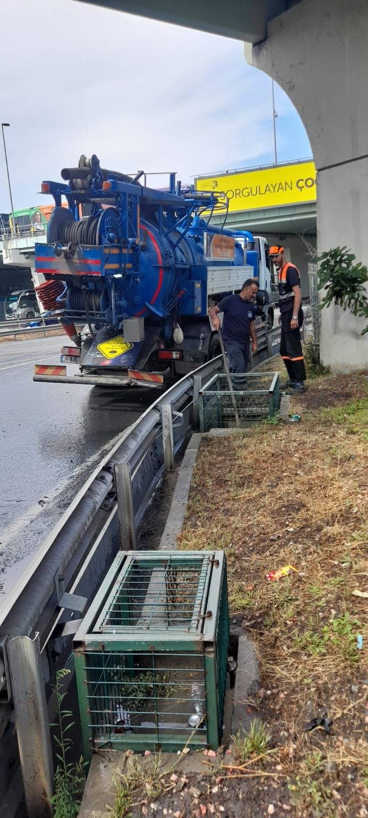 Kuvvetli yağış İstanbul'u vurdu, İBB görüntüleri paylaştı 10